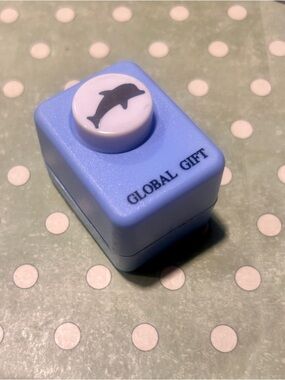 GLOBAL GIFT Dolphin Craft Punch - Light Blue